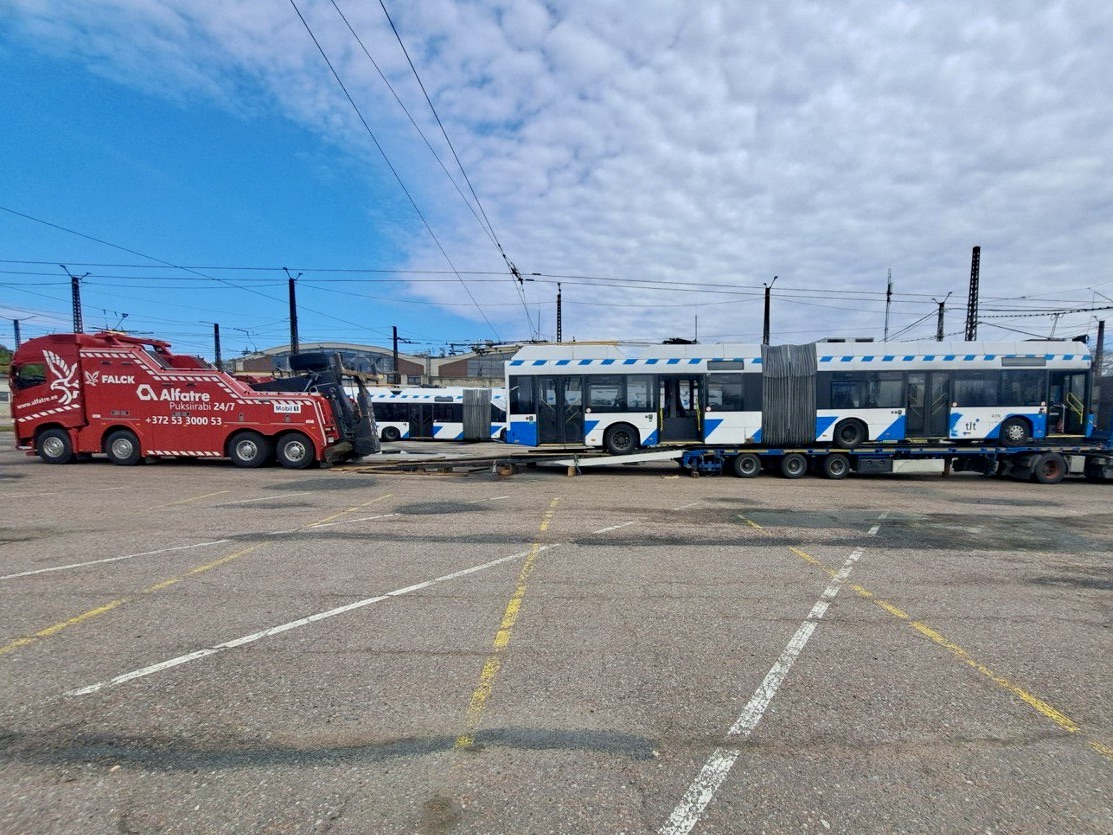 Trolleybus loading in Tallinn